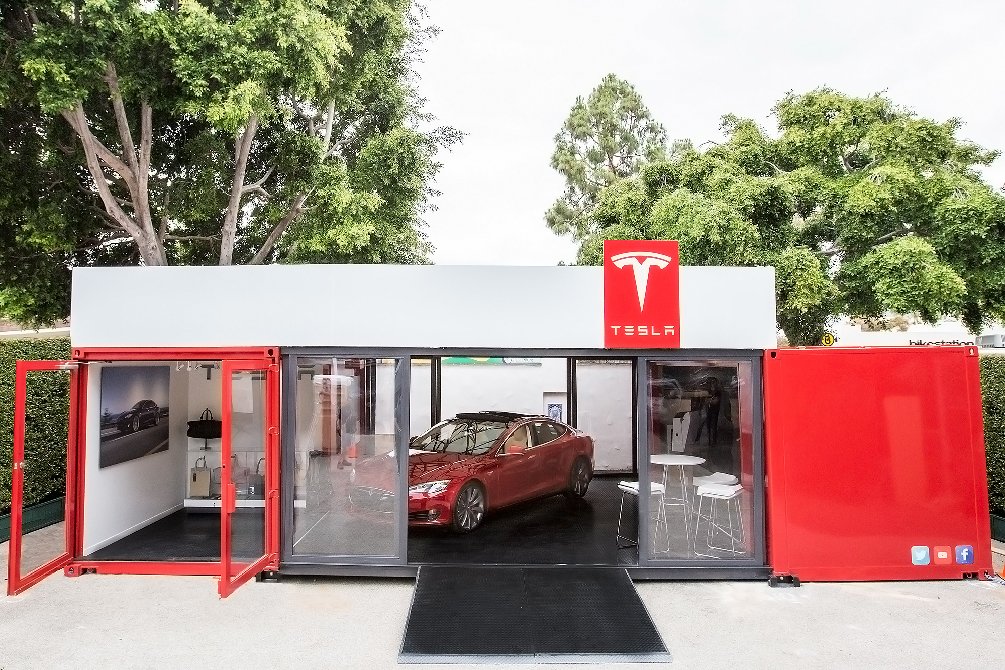 So sieht einer der Pop-up Stores von Tesla Motors aus. Bildquelle: TeslaMotors.com