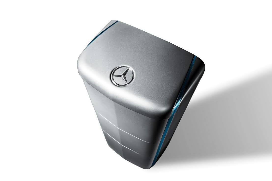 Aus dem Auto ans Netz: Mercedes-Benz Energiespeicher eignen sich auch für die private Nutzung zur verlustfreien Zwischenspeicherung von überschüssigem Strom. Bildquelle: Daimler AG