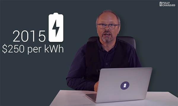 In dem Batterie-Spezial widmet sich Robert Llewellyn den Mythen rund um den Stromspeicher. Bildquelle: Robert Llewellyn/Fully Charged(Youtube.com)