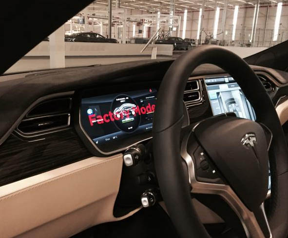 Das Elektroauto Tesla Model S verfügt über einen "Factory Mode", mit diesem werden unter anderem die Grundfunktionen getestet. Bildquelle: Tesla Motors