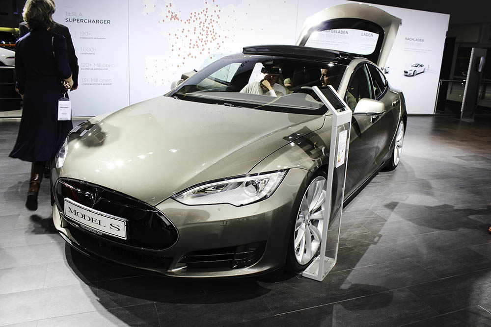 Elektroauto Tesla Model S auf der IAA 2015