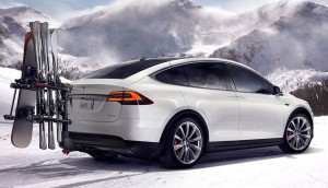 Serienversion des Elektroauto Tesla Model X mit Skiträger. Bildquelle: Tesla Motors