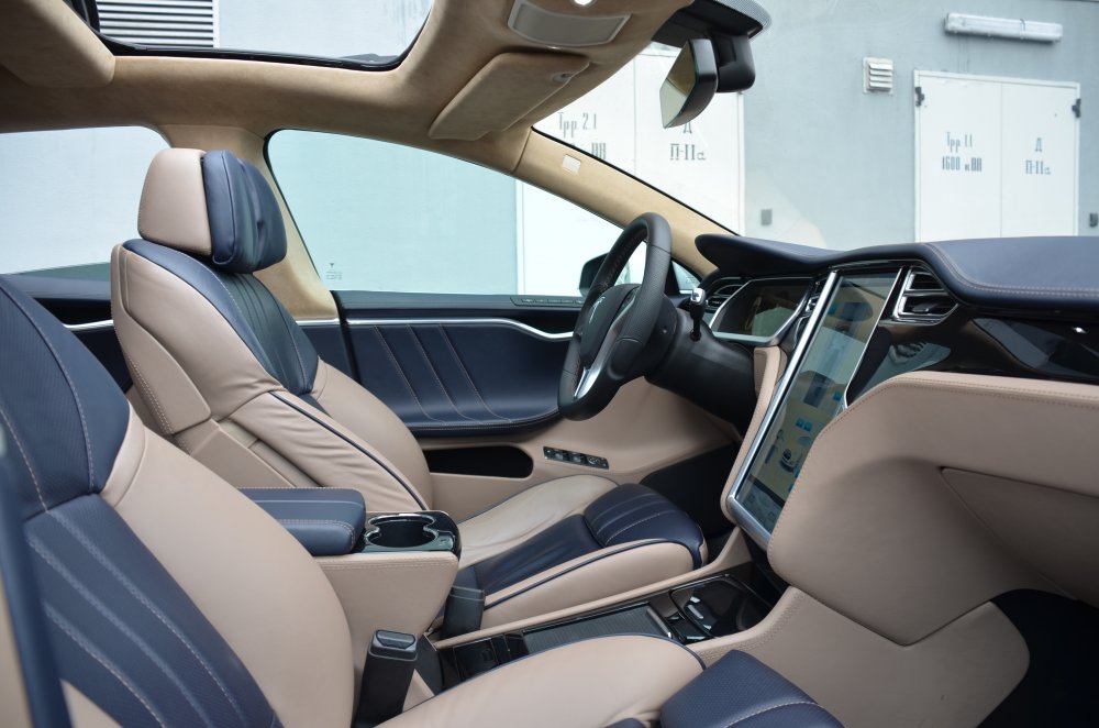 Das Elektroauto Tesla Model S hat das Interieur eines 6er BMW erhalten. Bildquelle: http://teslamodelx.ru/