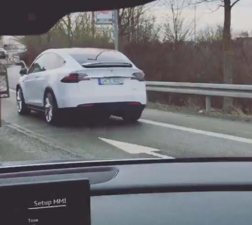 Elektroauto Tesla Model X in Ingolstadt. Bildquelle: Screenshot vom Video des Instagramuser Arnilike: https://www.instagram.com/arnilike/