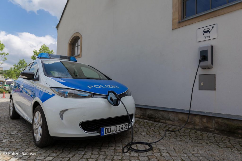 Die Polizei Sachen erhält 20 Elektroautos, hier sieht man das Elektroauto Renault ZOE. Bildquelle:  Polizei Sachsen