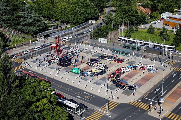 Die WAVE 2016 stand unter dem speziellen Motto „1,5C“. Höhepunkt der WAVE 2016 war somit der Empfang bei der UNO in Genf, wo alle Fahrzeuge auf dem „Place des Nations“ so geparkt wurden, dass sie - aus der Luft aufgenommen - die Schriftzeichen „1,5 C“ ergaben. Bildquelle: Wavetrophy.com