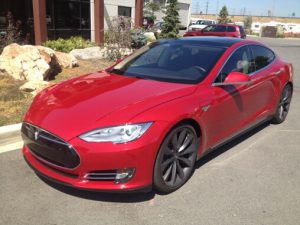 Das Elektroauto Tesla Model S gibt es jetzt auch als gepanzerte Version. Bildquelle: http://www.armormax.com/