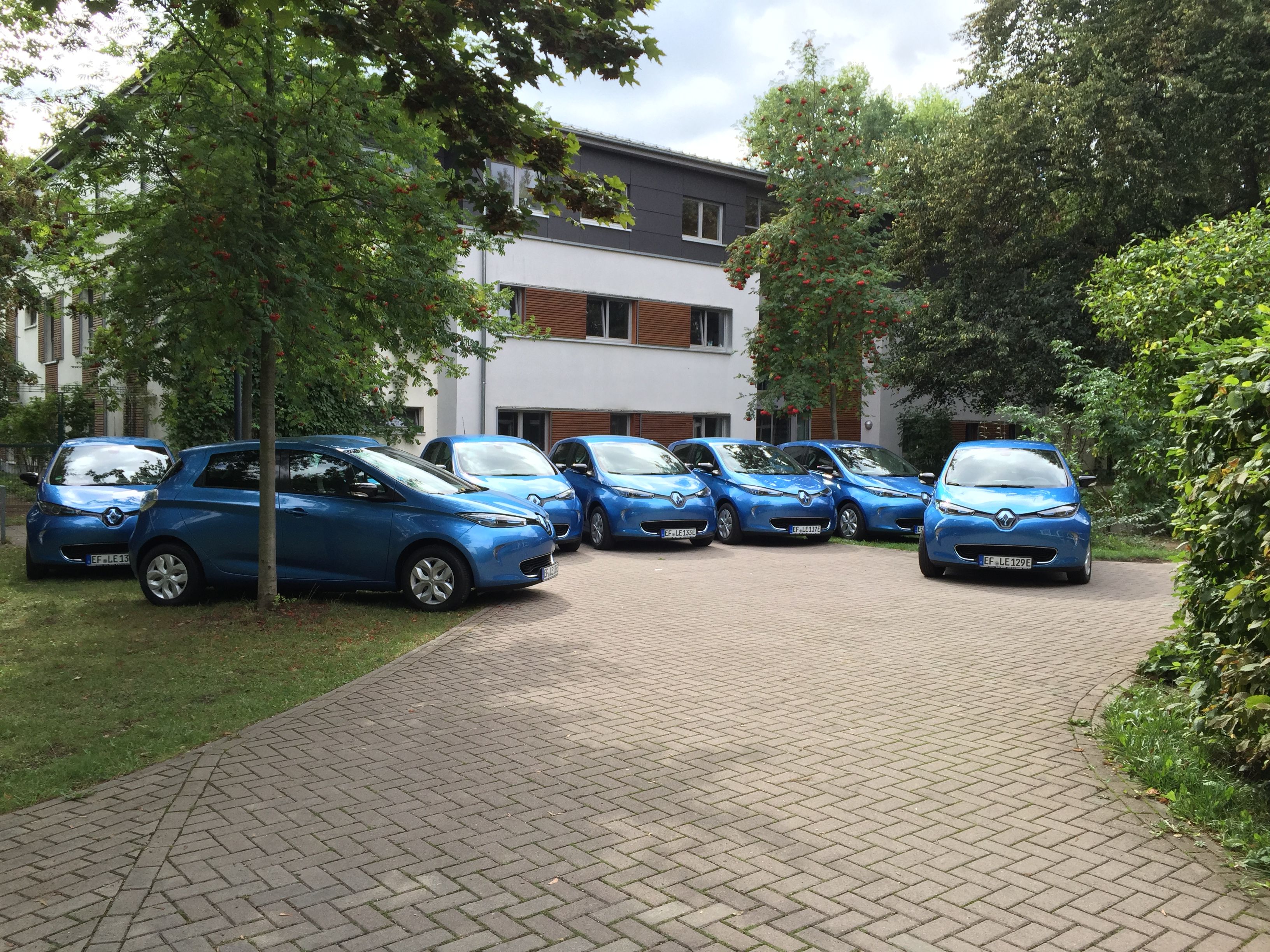 Die Lebenshilfe Erfurt setzt 9 Elektroautos ein, dazu gehören 8 Renault Zoe und 1 Renault Kangoo Z.E.. Bildquelle: Renault / Lebenshilfe Erfurt