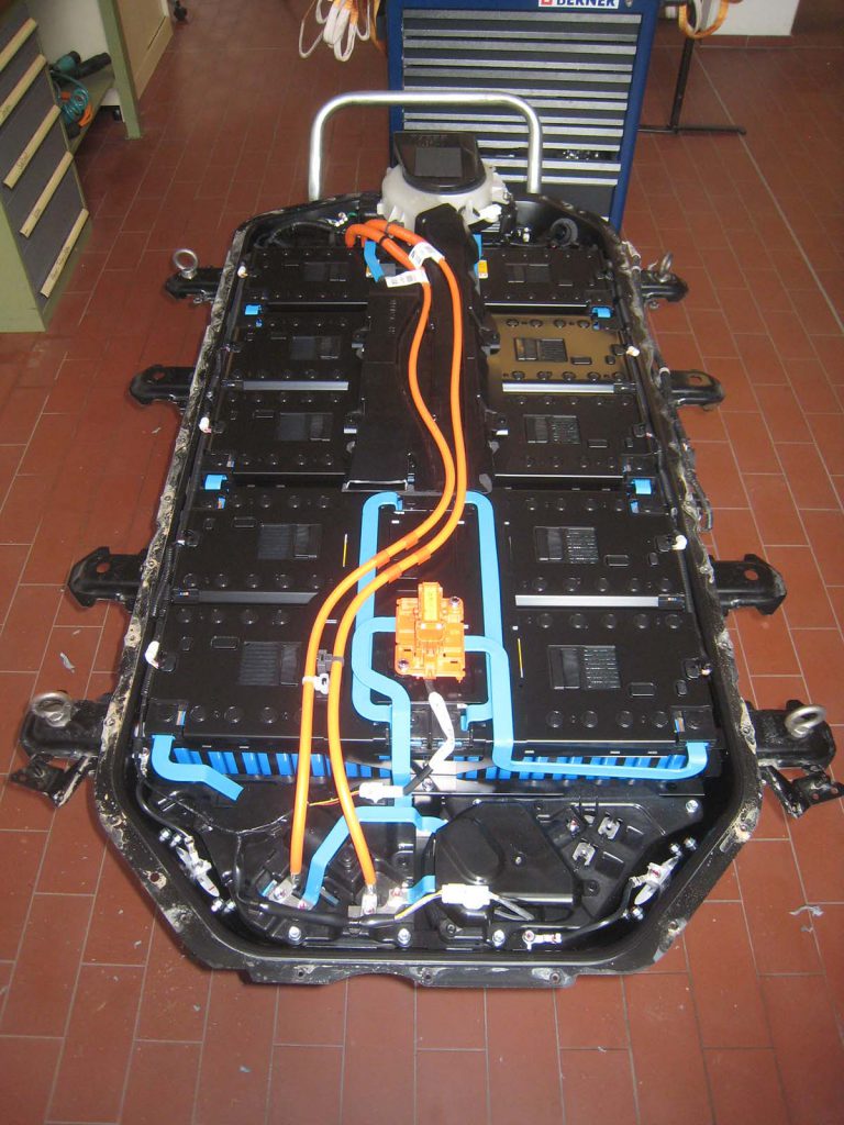Batterieeinheit eines Plug-In Hybridauto Mitsubishi Outlander. Bildquelle: MMD Automobile GmbH