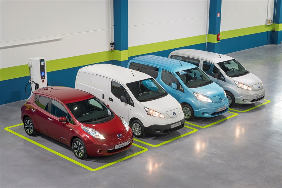 Elektroauto Nissan Leaf und 3 Varianten des Elektroauto Nissan e-NV200, Bildquelle: Nissan