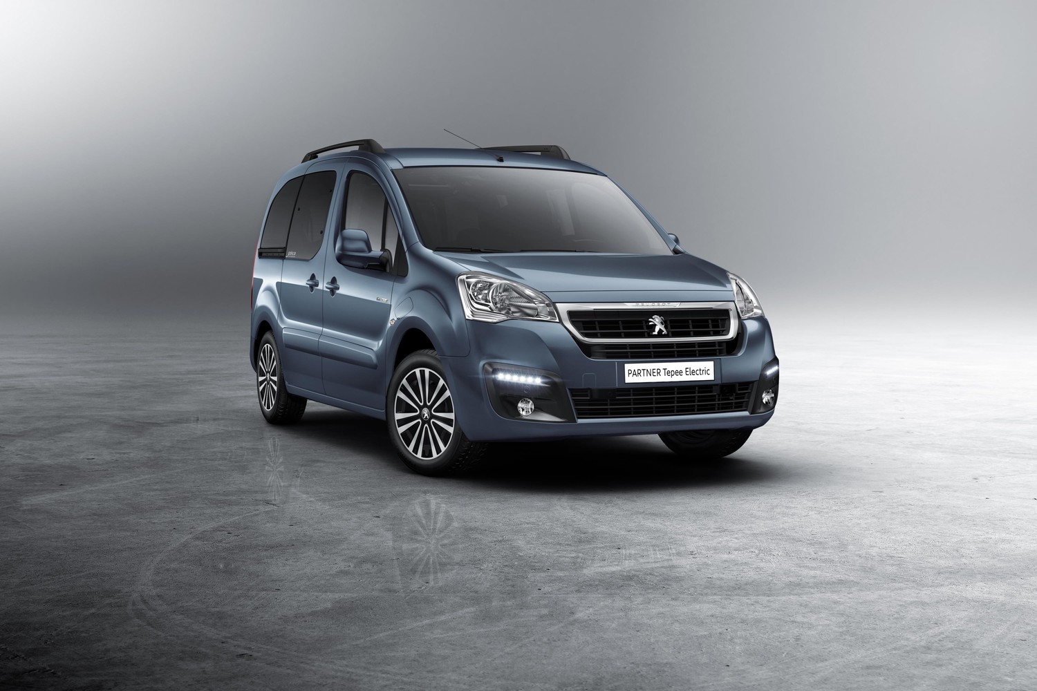 Im September kommt das Elektroauto Peugeot Partner Tepee Electric auf den Markt. Bildquelle: Peugeot