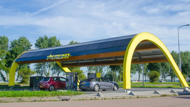 So sieht eine Stromtankstelle von Fastned für Elektroautos aus. Foto: Roos Korthals / Fastned