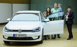 Erste Auslieferung in Glaeserne Manufaktur vom E-Golf am 02.06.2017 in Dresden . Foto: Oliver Killig / Volkswagen