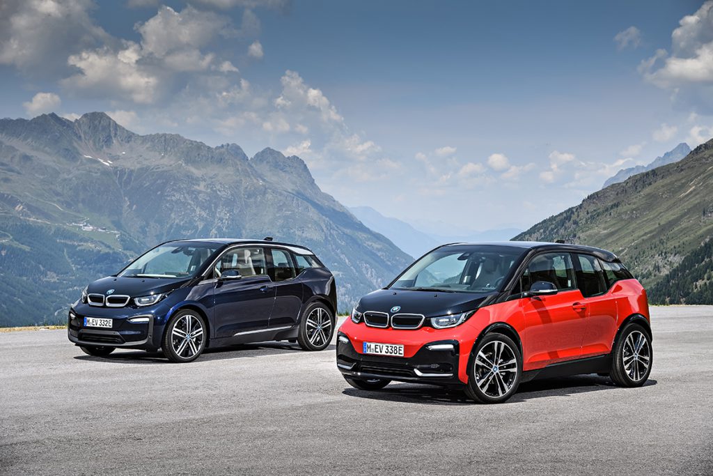 Elektroauto BMW i3 2018 und BMW i3s (rechts). Bildquelle: BMW