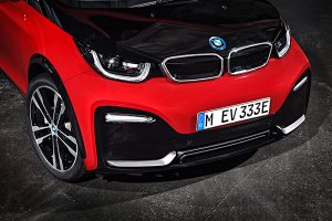 Elektroauto BMW i3s von schräg vorne. Bildquelle: BMW