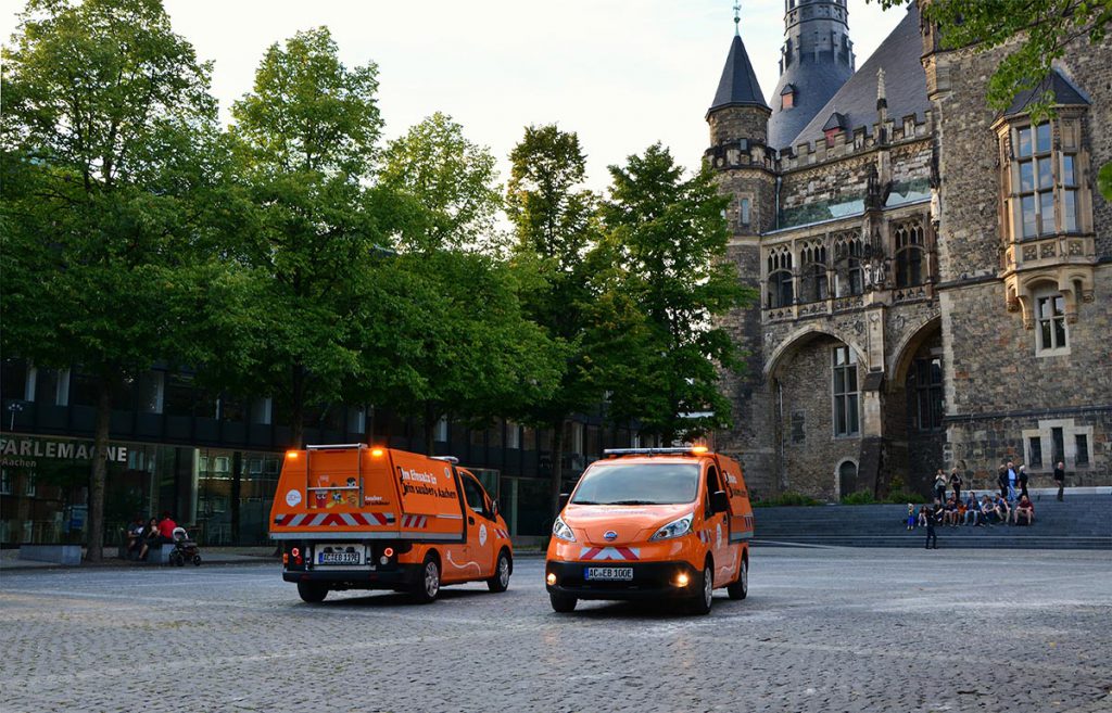 Die Aachener Stadtbetriebe setzen 2 Einheiten des Elektroauto Nissan e-NV200 als Müllkipper ein. Bildquelle: Nissan