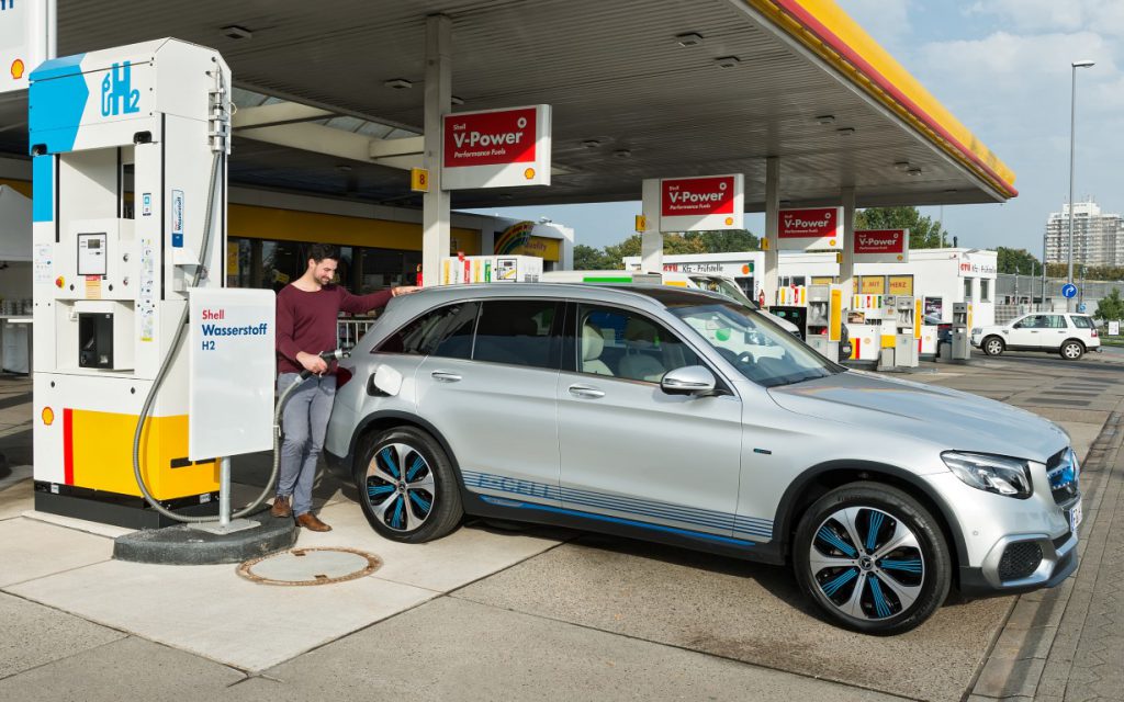 Daimler, Shell und Linde haben am  17. Oktober 2017 gemeinsam die erste Wasserstoff-Station in Bremen in Betrieb genommen. Fahrer von emissionsfreien Brennstoffzellen-Autos verfügen nun über eine Betankungsmöglichkeit auf der wichtigen Strecke zwischen Hamburg und Nordrhein-Westfalen. // Today Daimler, Shell and Linde inaugurated the city of Bremen’s first hydrogen filling station. Drivers of emission-free fuel-cell cars now have a refuelling option on the important route between Hamburg and North Rhine-Westphalia. Bildquelle: Daimler, Shell, Linde