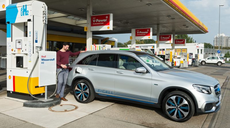 Daimler, Shell und Linde haben am 17. Oktober 2017 gemeinsam die erste Wasserstoff-Station in Bremen in Betrieb genommen. Fahrer von emissionsfreien Brennstoffzellen-Autos verfügen nun über eine Betankungsmöglichkeit auf der wichtigen Strecke zwischen Hamburg und Nordrhein-Westfalen. // Today Daimler, Shell and Linde inaugurated the city of Bremen’s first hydrogen filling station. Drivers of emission-free fuel-cell cars now have a refuelling option on the important route between Hamburg and North Rhine-Westphalia. Bildquelle: Daimler, Shell, Linde