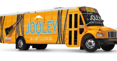 "Ikone unter Strom: Daimler stellt seinen ersten vollelektrischen Schulbus in den USA vor” “An icon goes electric: Daimler introduces its first all-electric school bus in the US". Bildquelle: Daimler