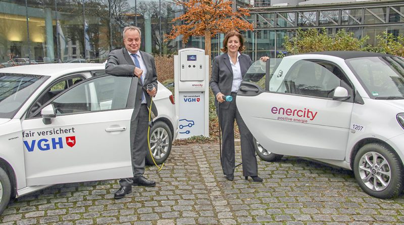 Personen (v.l.n.r.): Hermann Kasten, Vorstandsvorsitzender der VGH Versicherungen, und Dr. Susanna Zapreva, enercity-Vorstandsvorsitzende. (Foto: Frank Wilde)