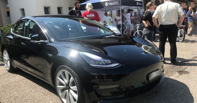 Elektroauto Tesla Model 3 - Wave Switzerland 2018. Bildquelle: www.wavetrophy.com