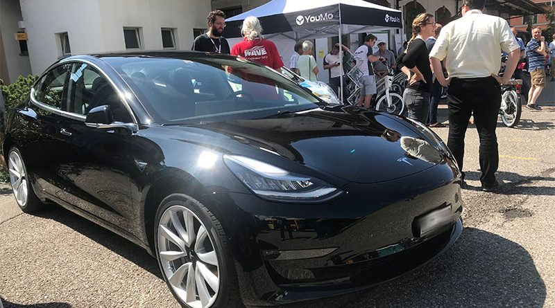 Elektroauto Tesla Model 3 - Wave Switzerland 2018. Bildquelle: www.wavetrophy.com