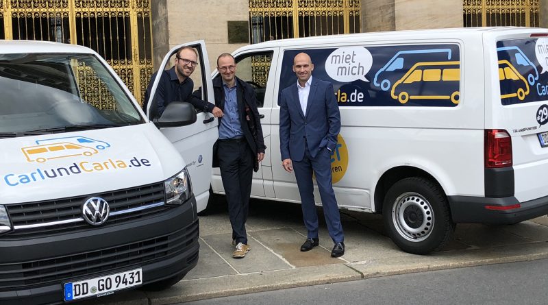 Neues Förderprogramm & Kooperation mit Volkswagen vereinbart (von links): Richard Vetter (Mitgründer CarlundCarla.de), Dr. Robert Franke (Wirtschaftsförderung der LH Dresden), Marco Weiß (Gläserne Manufaktur). Foto: VW