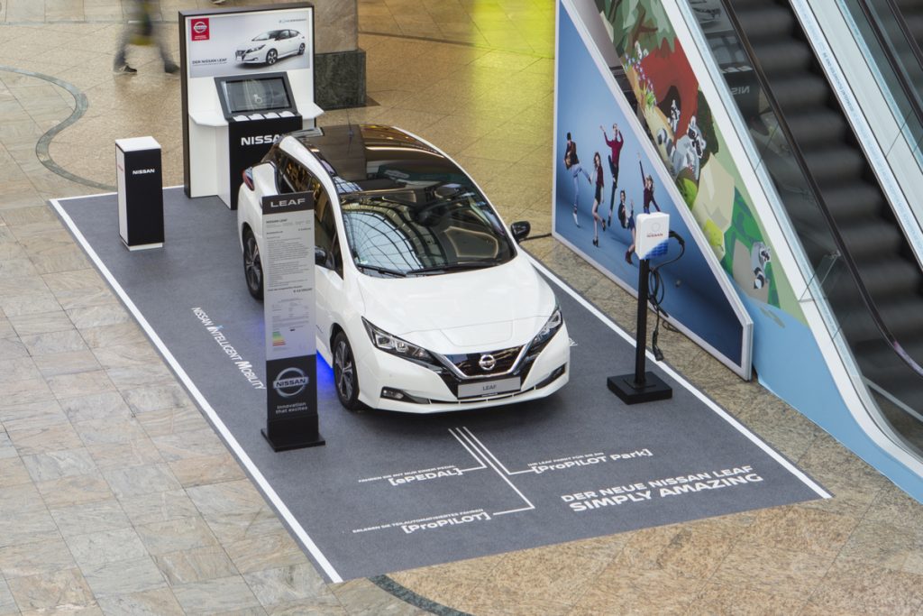 Shoppen und schauen: Der Nissan LEAF auf Roadshow in den großen Einkaufszentren. Bildquelle: Nissan