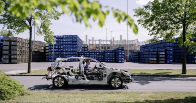 Das Schnittmodell eGon zeigt, wie das Elektroauto VW e-Golf weitgehend ohne Hüller aussieht. Gon: the e-Golf unveiled. Driver Justin Pausch. Bildquelle: Volkswagen AG