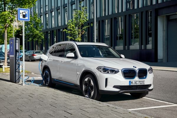 Der erste BMW iX3. (07/2020). Bildquelle: BMW Group