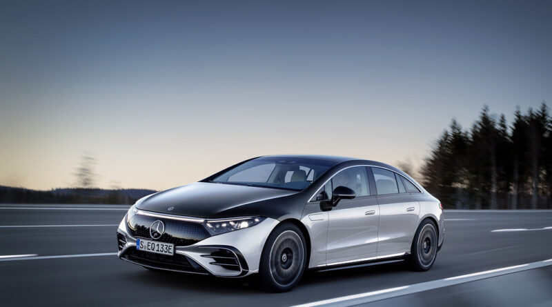 Mercedes-EQ, EQS 580 4MATIC, Exterieur, Farbe: hightechsilber/obsidianschwarz, AMG-Line, Edition 1;( Stromverbrauch kombiniert: 20,0-16,9 kWh/100 km; CO2-Emissionen kombiniert: 0 g/km);Stromverbrauch kombiniert: 20,0-16,9 kWh/100 km; CO2-Emissionen kombiniert: 0 g/km* Mercedes-EQ, EQS 580 4MATIC, Exterior, colour: high-tech silver/obsidian black, AMG-Line, Edition 1; (combined electrical consumption: 20.0-16.9 kWh/100 km; combined CO2 emissions: 0 g/km);Combined electrical consumption: 20.0-16.9 kWh/100 km; combined CO2 emissions: 0 g/km. Bildquelle: Mercedes-Benz